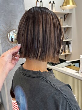 ポジ(poji) 切りっぱなしボブ　質感ストレート　カット　顔まわり　艶髪