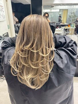 アイズ 本厚木(AIZU) レイヤーカット バレイヤージュ 白髪ぼかし