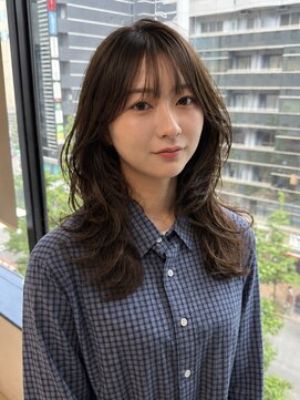 ディーエックス スリー(Dxxxx III) 透明感カラー グレージュ レイヤーカット くびれ巻き TOMOKI