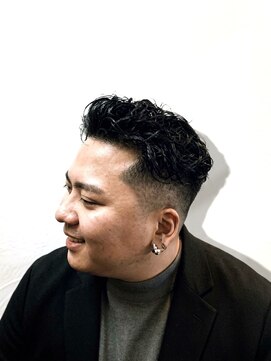 ヘアークリエイ トポライトウィロー 烏丸(Hair Create Polite willow) スキンフェード