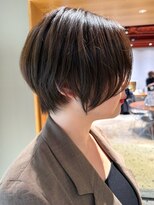 ナチュラル ヘアーデザイニング(Natural hair designing) 前下がりで魅せる♪艶感ハンサムショート/目を惹くシルエット