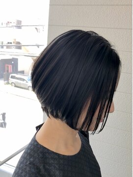 ヘアーワークスヴィクサス(HAIR WORKS VIXUS) 前下がりショートボブ