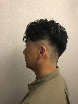 プレミアムバーバー 銀座店(PREMIUM BARBER produce by HIRO GINZA) パーマ＋フェードスタイル