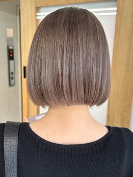 ルネ 北千住(Renee) 切りっぱなしボブ_カーキグレージュマッシュショート