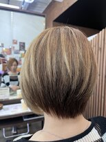 ビューティアンドスパ ガガ(GAGA)&nbsp;ハイトーンハイライトスタイル　ショートカット　藤枝美容室