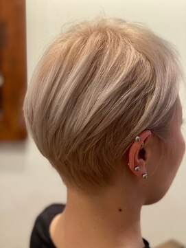イコル(ikoru) ハンサムショート金髪ショートハイトーンマッシュベリーショート