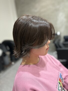 ショートヘア×切りっぱなしレイヤーボブショコラベージュカラー