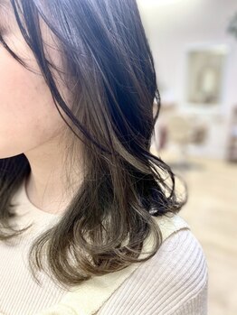 ティアンヘアスペース(teAn Hair space)の写真/20代女性からの支持が高いスタイリストが担当!毛先を軽く巻くだけで動きと抜け感が出るレイヤーカットが◎