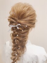 ヘアサロン トラヴィス(hair salon Travis)&nbsp;四つ編みダウンスタイルアレンジ
