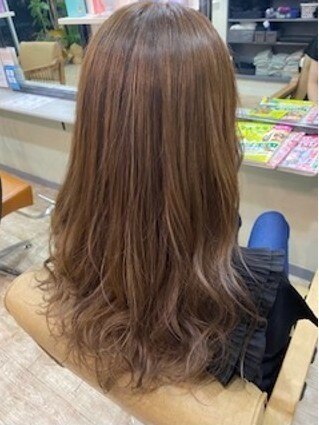 【大人気♪】カット＋全体染めカラー♪\15,400→\12,500