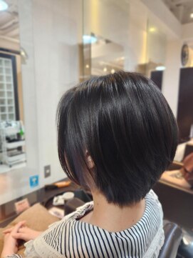 スティラ スムース 高田馬場(Stilla smooth) イヤリングカラー×黒髪ショート