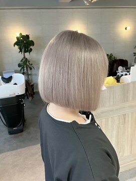 コワファーストナガサキシャンプーボーイ(COIFF1RST NAGASAKI SHAMPOO BOY) 長崎 ボブ×ホワイトミルクティー