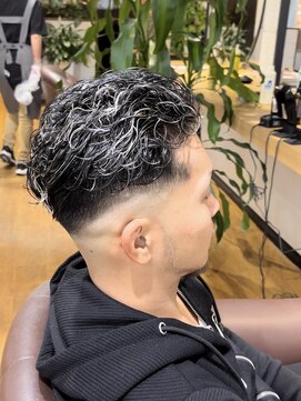 チャンピオン 極道パーマ、フェード、ヒロ