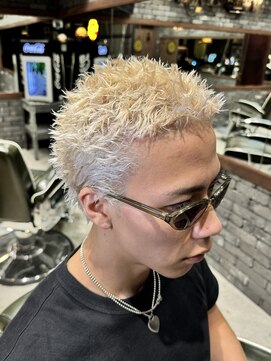 フォーコーナーズカットショップスリーセント 栄(FourCornersCutShop 3/cent) イージードリル/スパイキーベリーショート/ホワイトブロンド