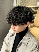 スペインカールスパイキーショートブルーブラックフェザーパーマ