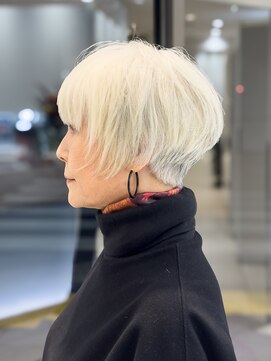 サロンイクエヤマザキ 麻布十番(SALON IKUE YAMAZAKI) グレイヘアショート