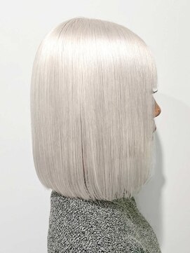 ルネラトーキョー(RUNERA TOKYO) シルバーカラーホワイトカラーボブカット前髪カット