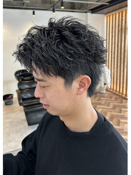 シーイー(C.E) 渋い短髪×スパイキーパーマ