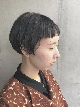 スワッグ(Swag) 眉上のぱつんとした前髪なショートボブ