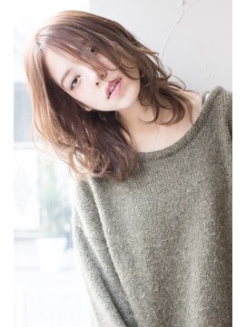 アッシュ 祐天寺店(Ash) デジタルパーマでつくるセンターパートウルフレイヤー