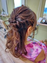ヘアーライフイチゴイチエ(Hair Life 151A)&nbsp;ロープ編みハーフアップ