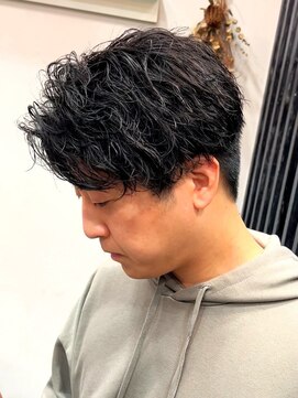 スナッグルサロン(SNUGGLE SALON) 波巻きスパイラルパーマ×センターパート/ツーブロック/練馬