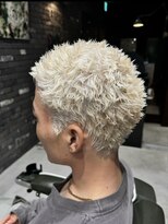 フォーコーナーズカットショップスリーセント 栄(FourCornersCutShop 3/cent)&nbsp;イージードリル/パンク/刈り上げショート/ホワイトブロンド