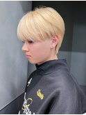 ショートおくれ毛美髪ミディアムホワイトブロンド_ba547251