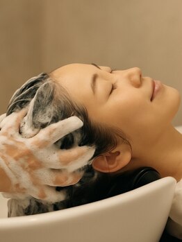 レイライン(Hair&Make salon Rayline)の写真/【名取駅徒歩10分】頭皮の汚れをスッキリ落とし、癒し効果の高いヘッドスパで、心も身体もリラックス―…。