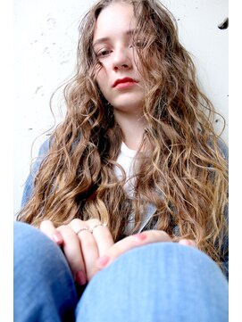 ミラバイグリーン(Mira by green) springy perm×wavy style 09