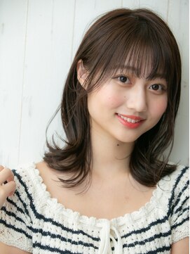 オピオ(Opio) ストレートタッチ外ハネミディアム　Opio服部