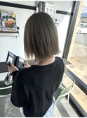 オリーブベージュ