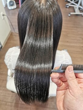 ドゥージングヘアースクラッチ(Dozing Hair Scratch) 艶髪ストレート