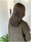 オリーブグレージュ