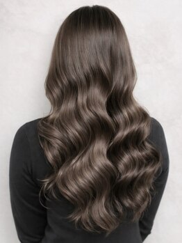 アース 大分セントポルタ店(HAIR&MAKE EARTH)の写真/色を入れるだけじゃない、小顔に見せる立体カラーが大人気☆うる艶な仕上がりで、女子力UP★