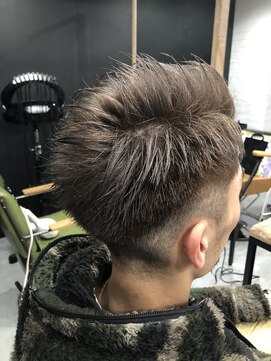 イズ 札幌店(is) シルバーベージュ☆フェードカット