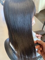 ハチ(hachi)&nbsp;ナチュラルツヤ髪ストレートセミロングツヤ感うる髪美髪縮毛矯正