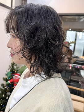 ナループロアオハナ(Nalu pu loa ohana) ミディアムレイヤー/パーマ/大きめカールパーマ/くるくるパーマ