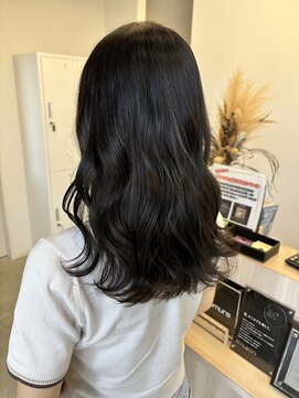 アルドラ(ALUDRA) ふんわりセミロングスタイル