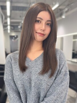 ロイオブジゼル(roi of GiseL) ミルクティーブラウン 透明感 センターパート ストレート