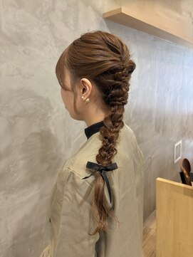 ヴィックス クリスタル(VIC’S crystal) やりすぎないアレンジは編みおろしアレンジAKANE