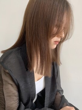 ぱつっとロブとベージュ