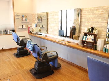 ラヴィーヌ+の写真/【駐車場有】品格を纏う、大人女性のための特等席。若作りではない、あなただけの似合わせを。