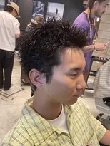 フランクスバーバー アンド ビアークラブ(FRANK'S BARBER and BEER CLUB)&nbsp;刈り上げセンターパート/フェザーパーマ/サーフカール/有楽町