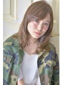 アッシュベージュ×内巻きストレート