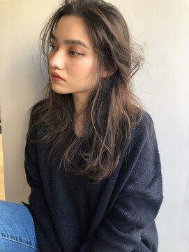 ノク(nok) ブリーチなしハイライト_耳かけウェーブパーマホワイトアッシュ