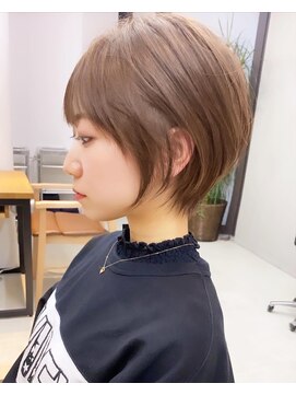 ミィ 浦和(mee) 【mee.】　カーキグレージュ　束感エアリーショート