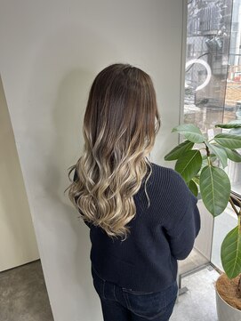 シア(sia) ブロンドグラデーション