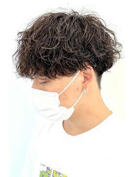 ササ シンサイバシ(33 SHINSAIBASHI) 重め刈り上げツーブロックマッシュ波巻きスパイラルパーマ