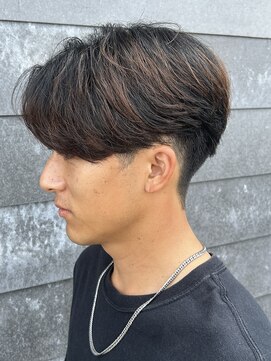 ヒュイル バイ ニアウ(Hwyl by Niau) メンズマッシュセンターパートスパイラルパーマニュアンスパーマ